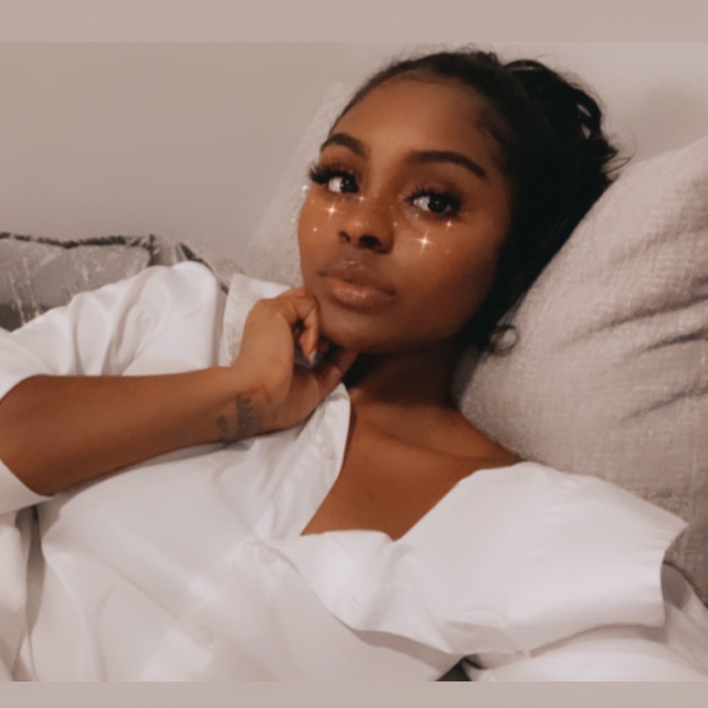 Meet your Posher, Amina